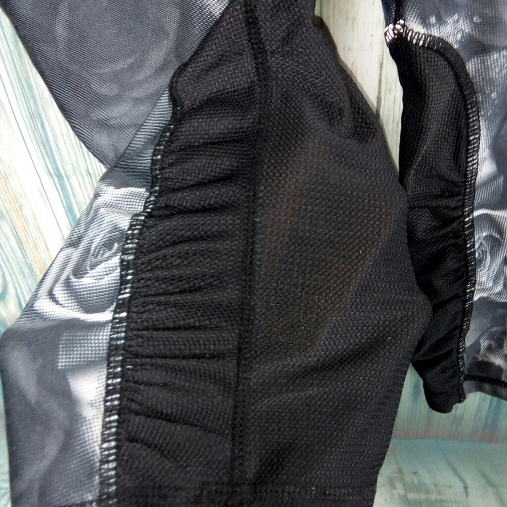 Purity rose print mesh leg yoga capris - Picture 4 of 8